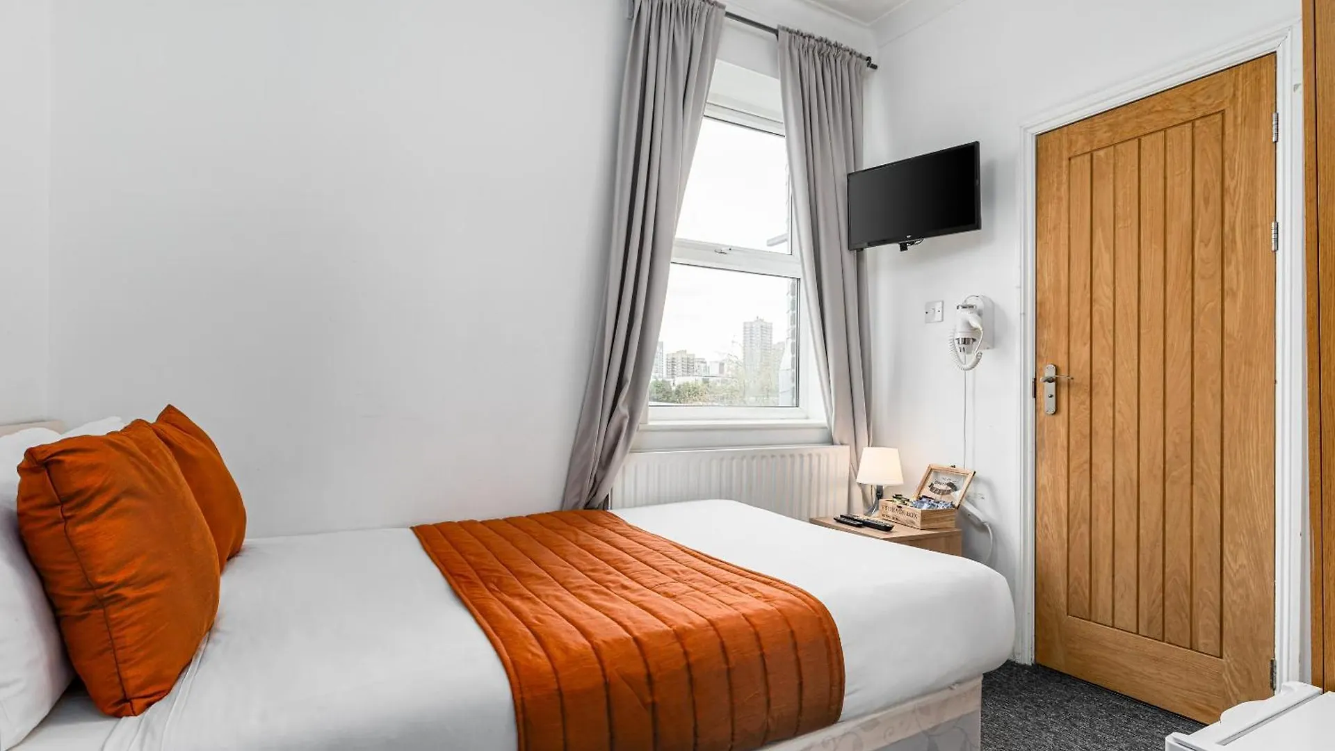 Ryam Suites London 2*,