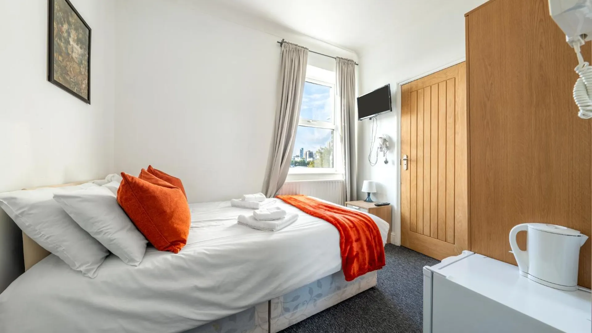 Ryam Suites London 2*,