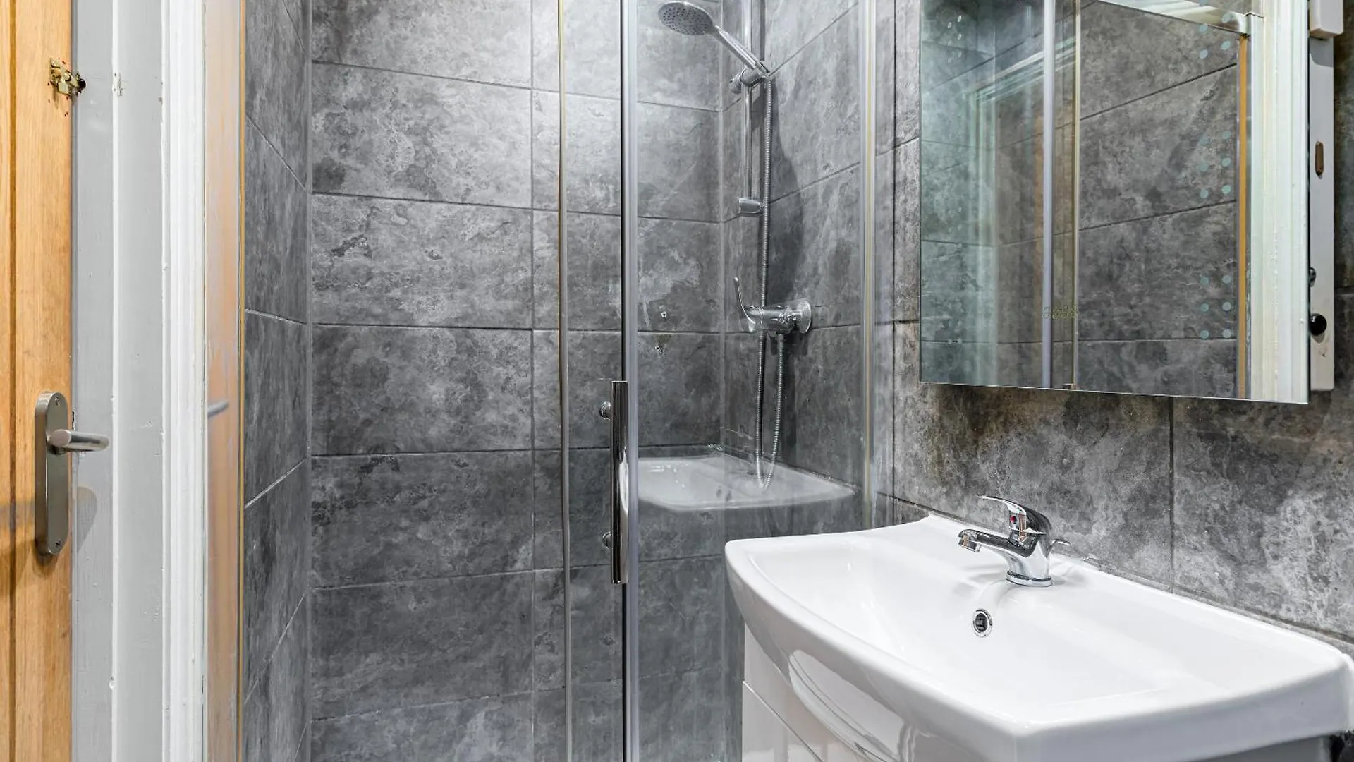 Ryam Suites London 2*,  United Kingdom