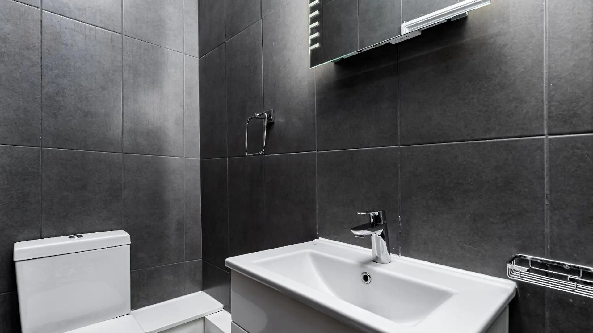 Ryam Suites London 2*,