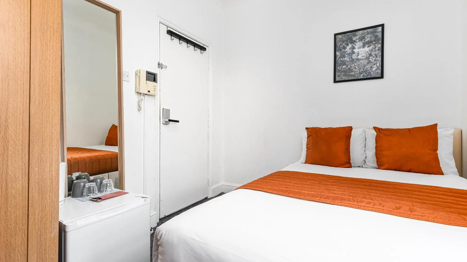 Ryam Suites London 2*,