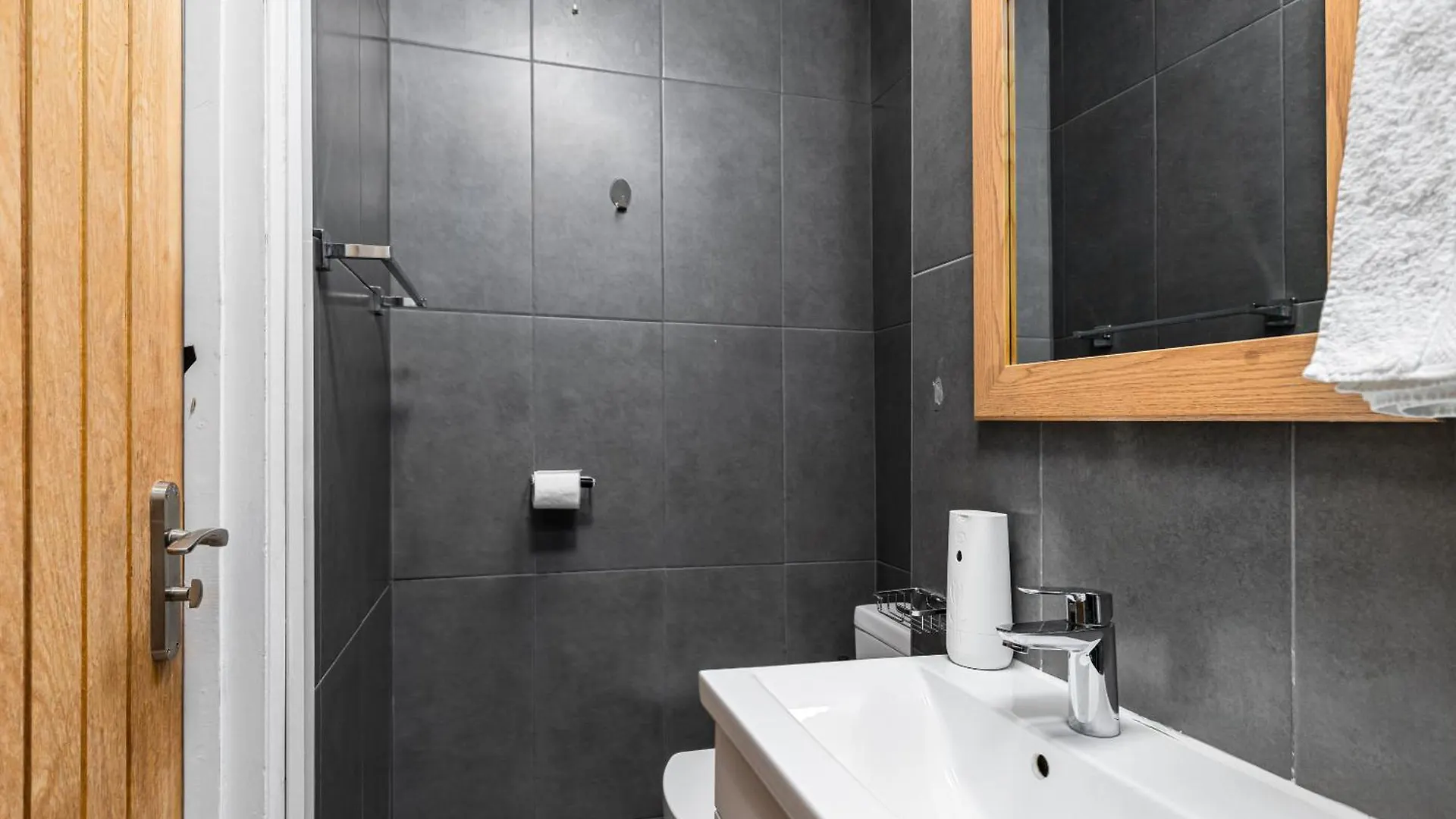 Ryam Suites London 2*,  United Kingdom